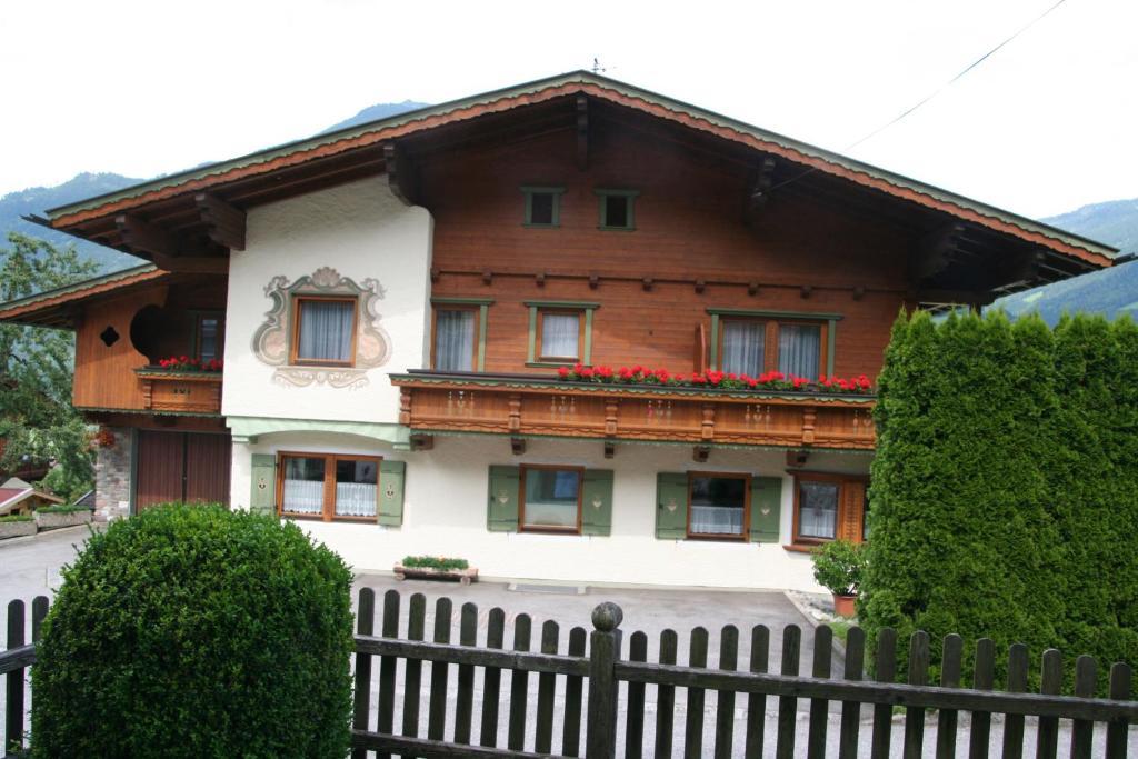 Gaestehaus Christoph Ried im Zillertal Exterior foto