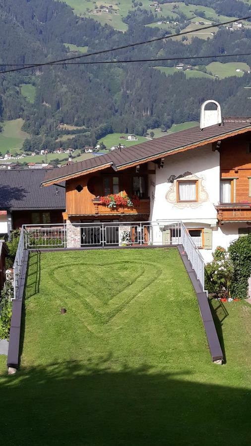 Gaestehaus Christoph Ried im Zillertal Exterior foto
